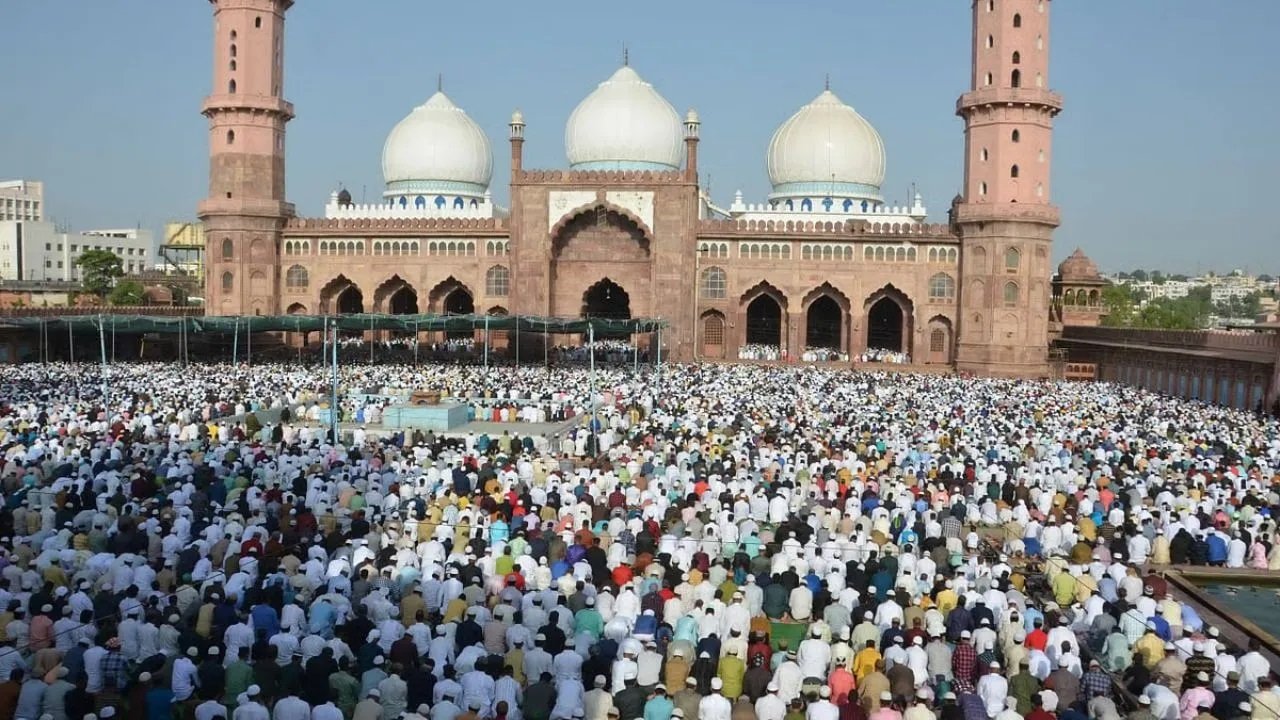 बकरीद की रौनक, मस्जिदों और ईदगाहों में उमड़ी नमाजियों की भीड़