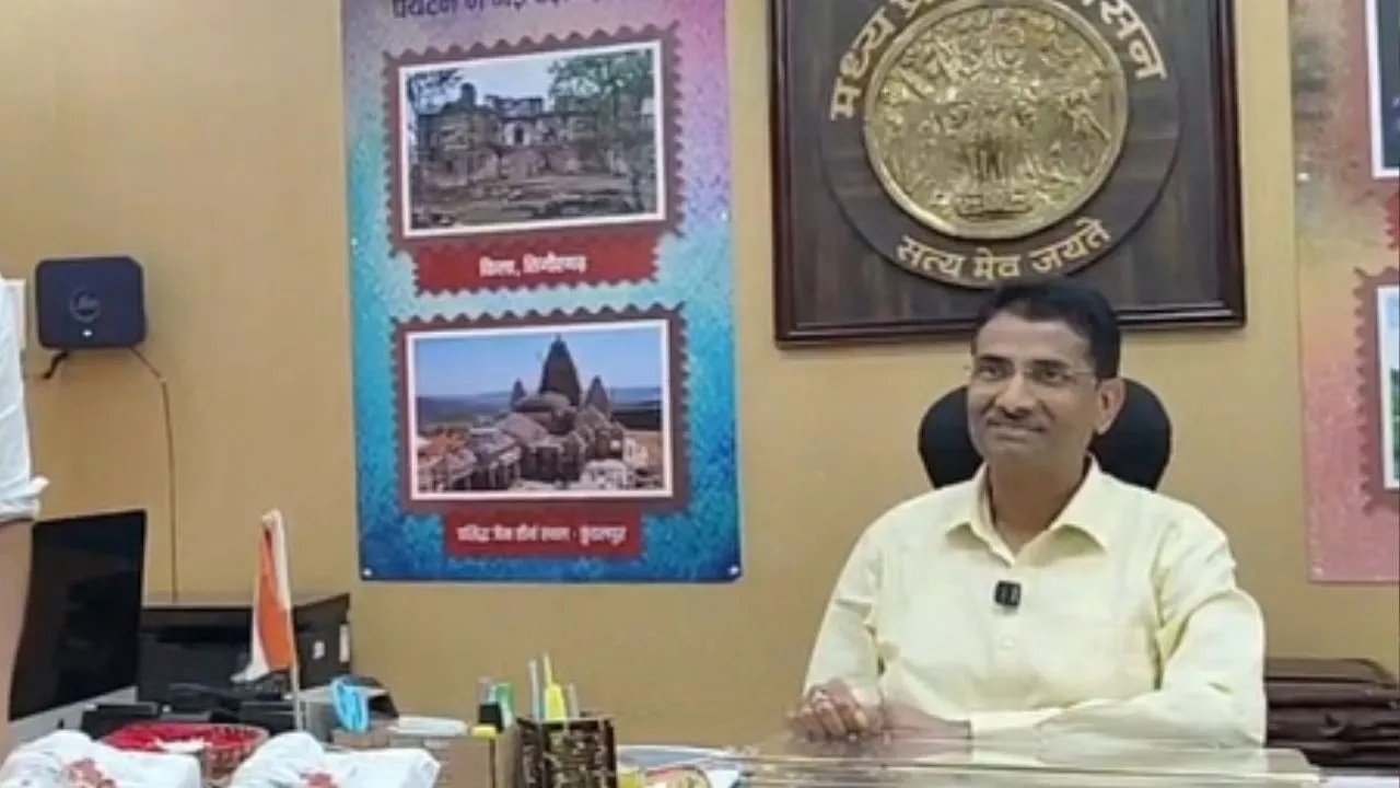 दमोह कलेक्ट्रेट में जासूसी का सनसनीखेज खुलासा, कलेक्टर की गोपनीय बातें हो रहीं थीं लीक