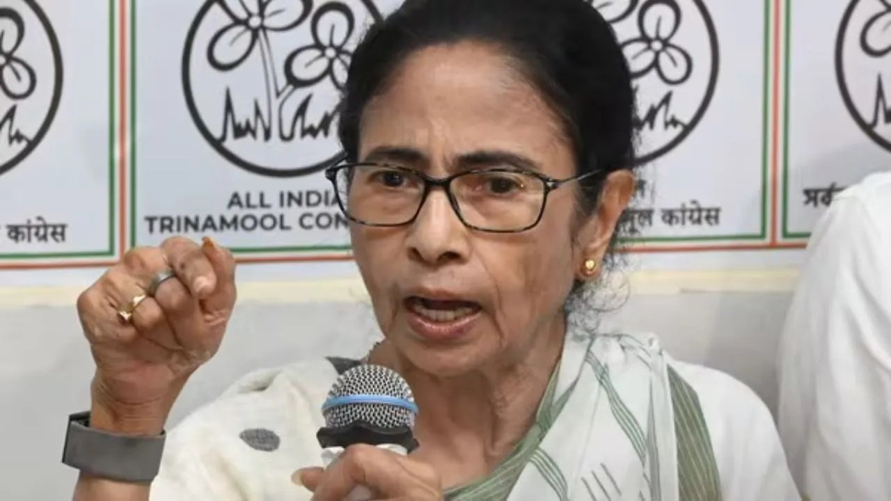 पश्चिम बंगाल की सत्ता पर टकराव… हार के बाद भी पद नहीं छोड़ेंगी ममता? जानिए क्या कहता है संविधान