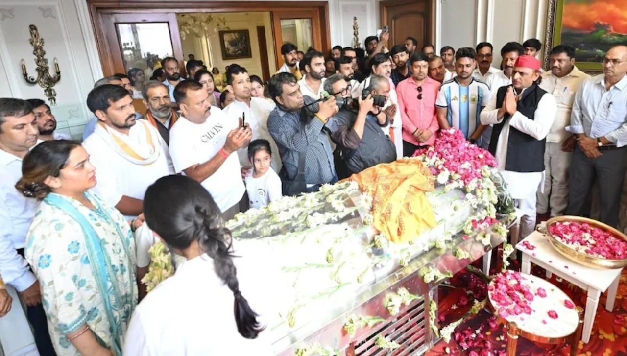 प्रतीक यादव के निधन से यूपी की राजनीति और परिवार में शोक की लहर, अंतिम संस्कार में जुटे दिग्गज नेता