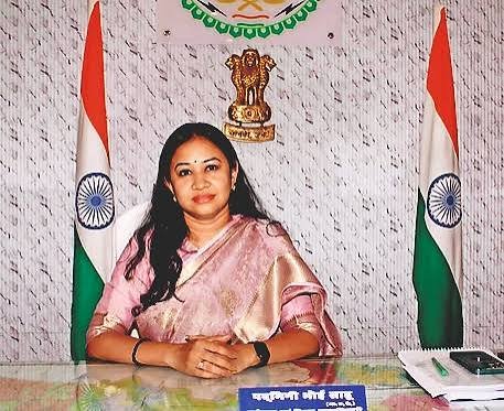 कलेक्टर ने ली पीएम सूर्य घर मुफ्त बिजली योजना की समीक्षा बैठक