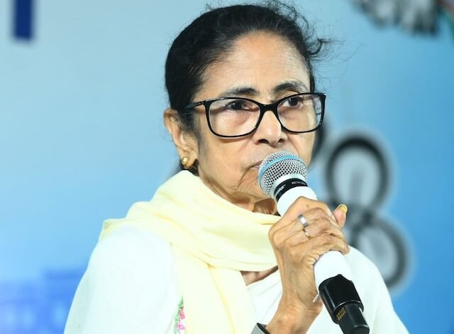 बंगाल में हार के बाद ममता का बड़ा एक्शन: TMC में बगावत पर सख्त चेतावनी, जांच समितियां गठित