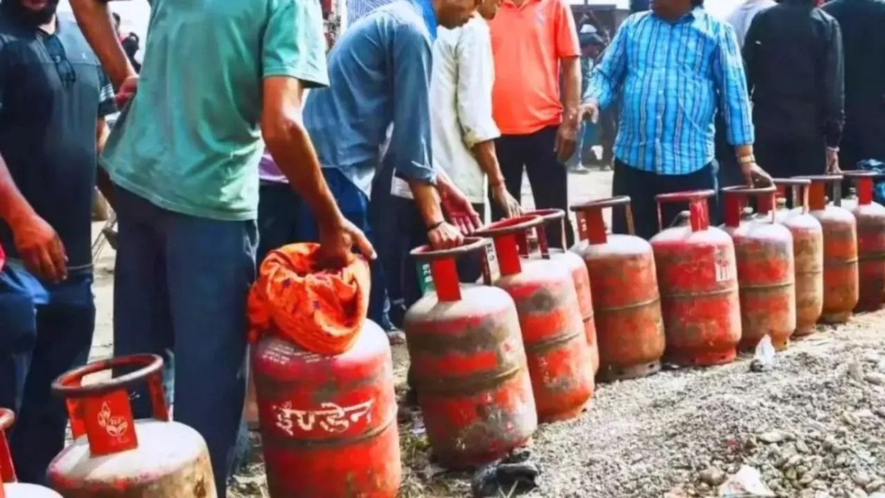 एलपीजी सिलेंडर की कीमतों में फिर बड़ा झटका, जून की शुरुआत में कारोबारियों पर बढ़ा बोझ, जानें शहरवार नए रेट और सरकार का पूरा अपडेट