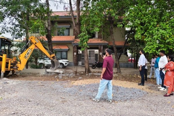 रायपुर : सेजबहार फेस-1 कॉलोनी की भूमि से गृह निर्माण एवं अधोसंरचना विकास मंडल ने हटाया अतिक्रमण