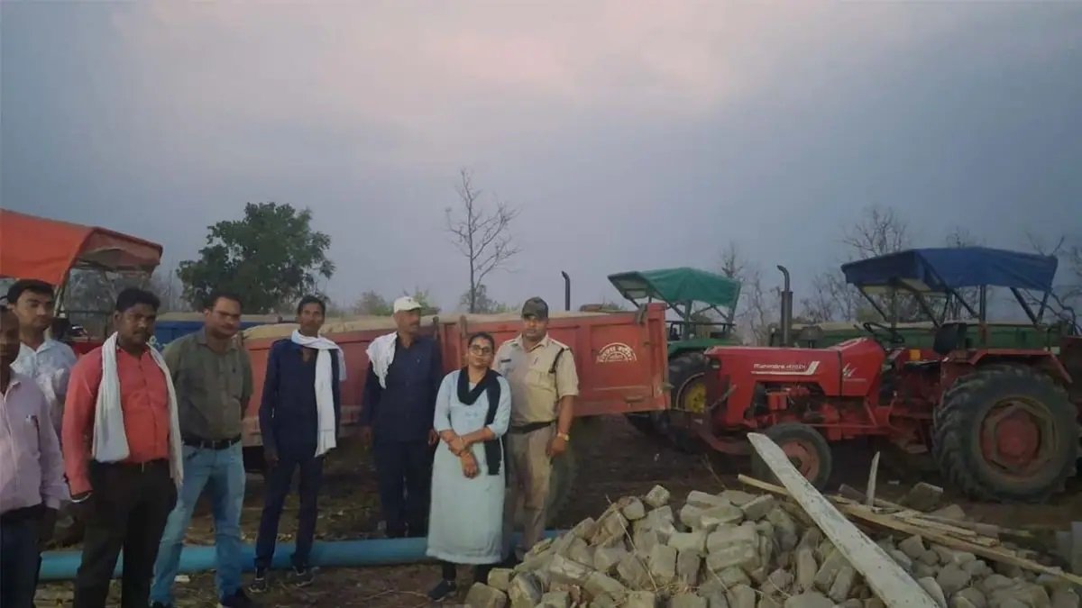 रेत माफियाओं पर प्रशासन का शिकंजा, कोरबा में 7 ट्रैक्टर जब्त; बिना रॉयल्टी और दस्तावेजों के हो रहा था परिवहन