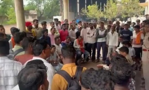 इस्पात फैक्ट्री में करंट से मजदूर की मौत, मुआवजे की मांग को लेकर भड़का आक्रोश