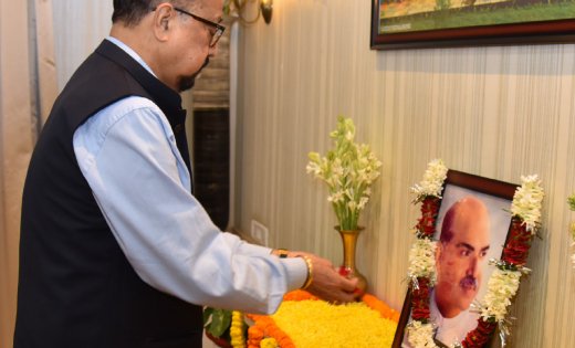 रायपुर : डॉ श्यामा प्रसाद मुखर्जी की जयंती पर राज्यपाल ने दी श्रद्धांजलि