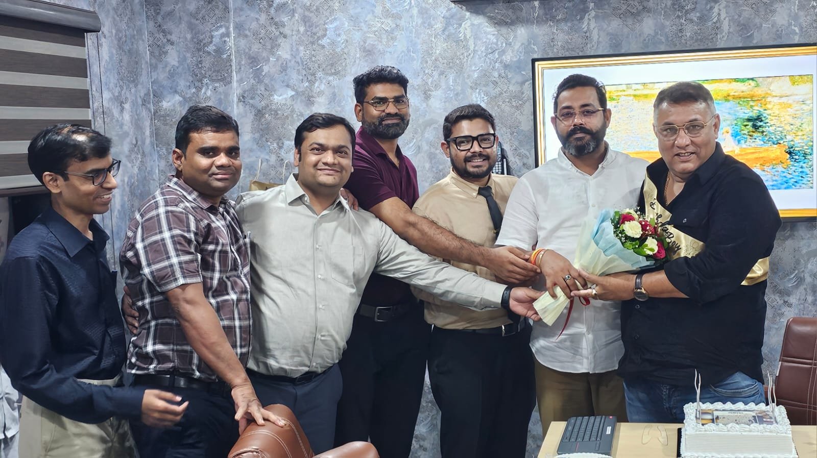 उर्मिला हॉस्पिटल के एक्जीक्यूटिव  डायरेक्टर जसपाल भामरा का जन्मदिन  पारिवारिक माहौल में हर्षोल्लास के साथ  मनाया गया 